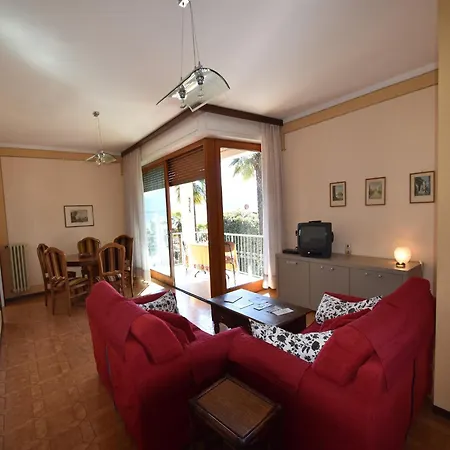 Spacious Retreat In Cannero Hébergement de vacances