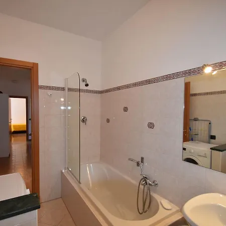 Spacious Retreat In Cannero *