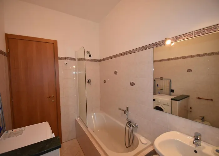 Spacious Retreat In Cannero *