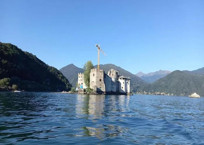 Spacious Retreat In Cannero *