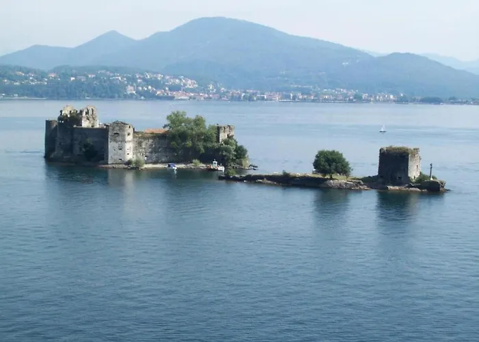 Spacious Retreat In Cannero *